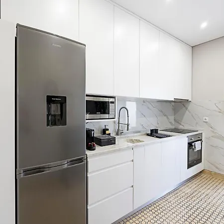 2br Flat Near Marques W/ Ac By Lovelystay * 波尔图
